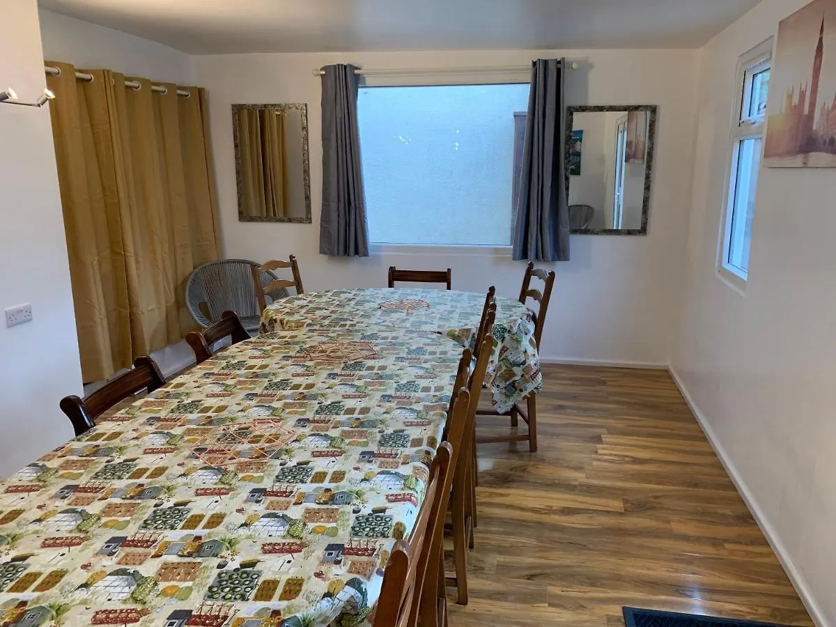 Fantastic Villa Bournemouth - Spa, Parking, Garden Holiday home